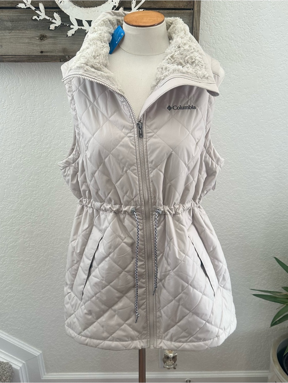 Columbia Omni-Shield Copper Crest II beige quilted vest ladies size L NWT